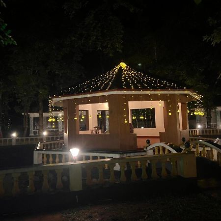 Surya Eco And Wedding Resort Thrissur エクステリア 写真