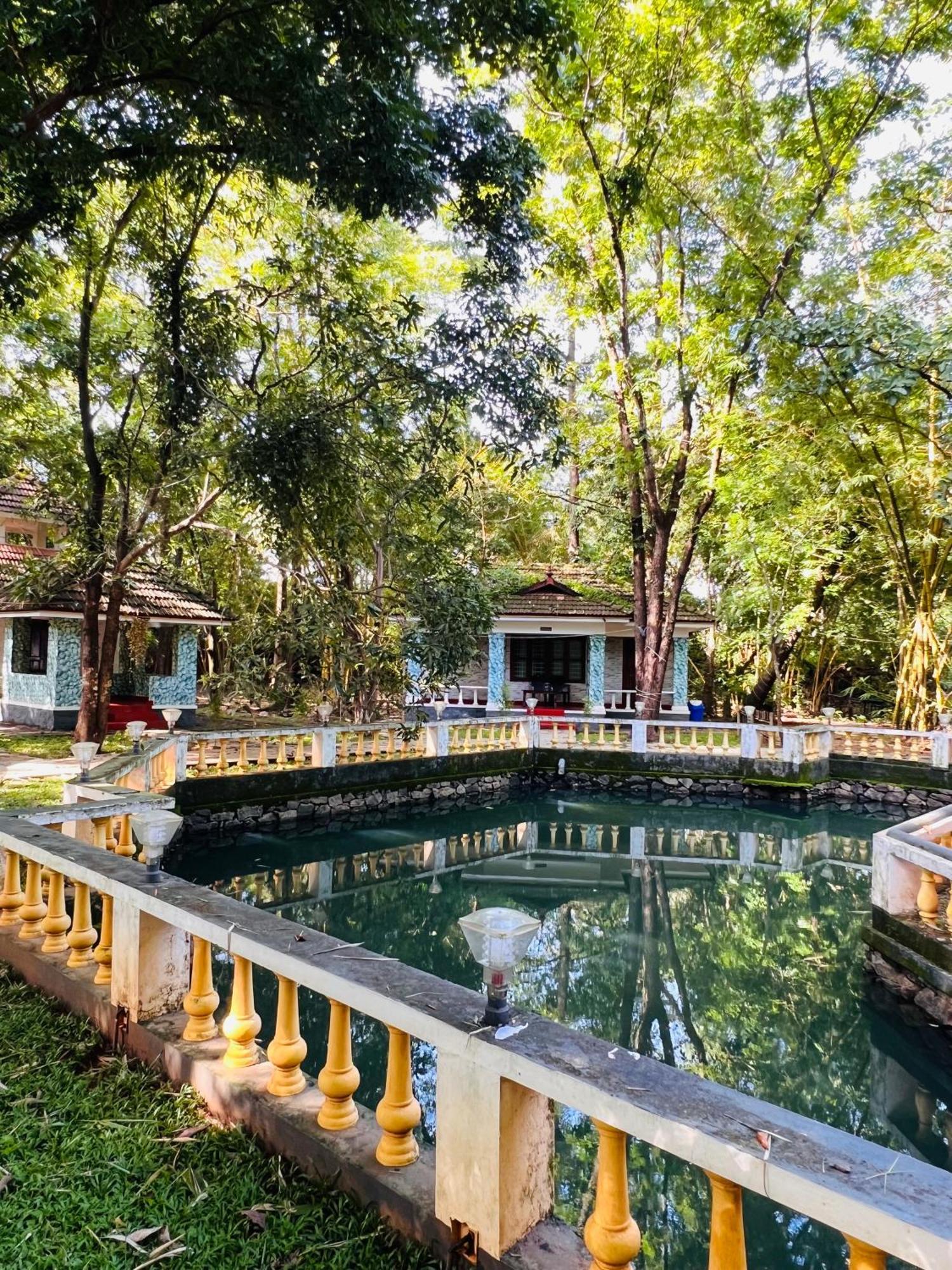 Surya Eco And Wedding Resort Thrissur エクステリア 写真